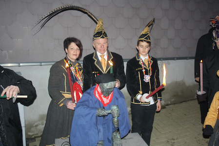 Carnaval de Martelange - Habillage du fendeur et Grand Feu (03-03-2017) 